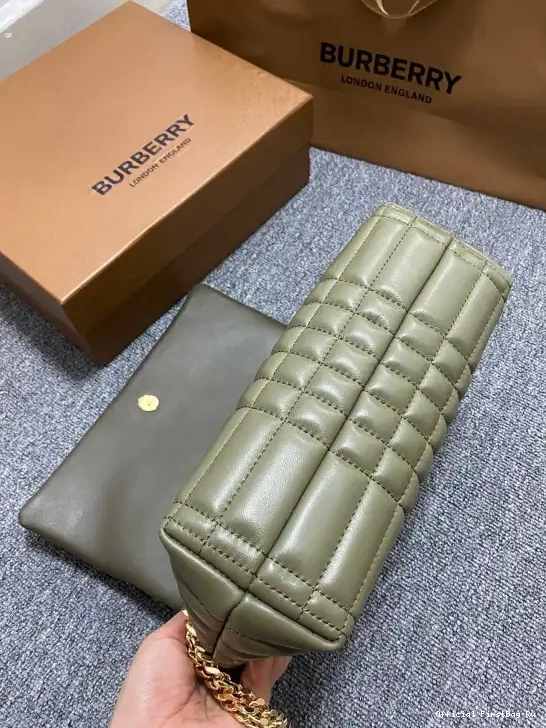 Official First Bag Ru BURBERRY Lola Small Camera Bag 0502
